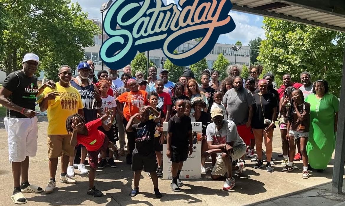 Large group of Brothas Inc. mentors, kids and families gathered under the shelter at Saturday Hoops