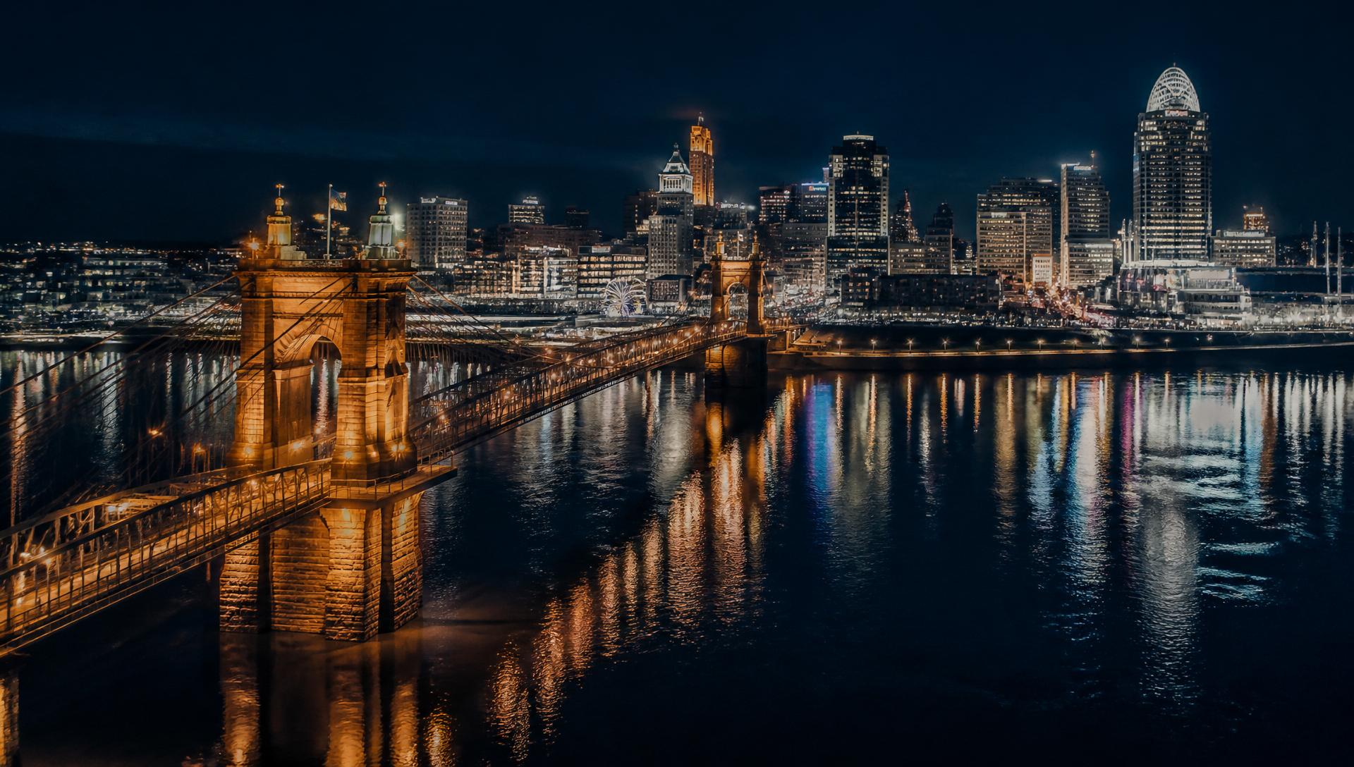 Cincinnati skyline at night